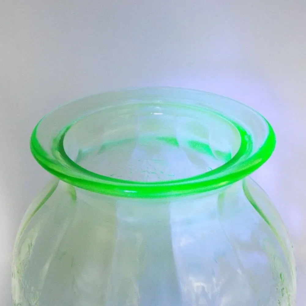 Vintage Anchor Hocking Green Uranium Glass Ballerina Cameo 8